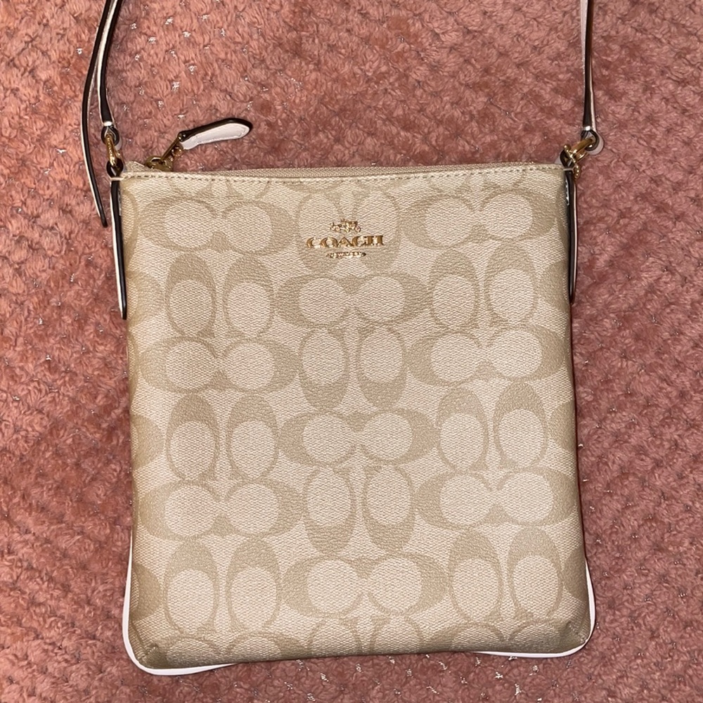 Cream coach kit messenger never worn adjustable strap